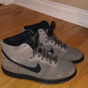 Grey Nike’s